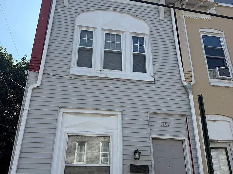 317 Wunder St — Photo 2