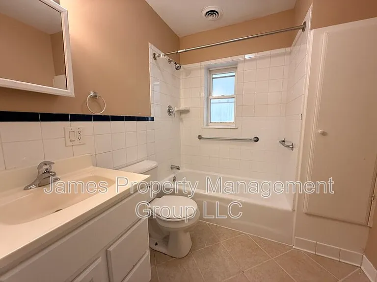 835 N Paulina St #1 — Photo 7