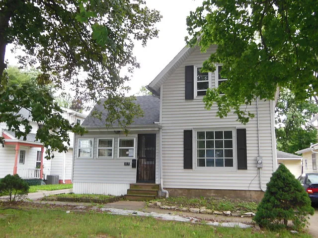 517 Villa St photo 1