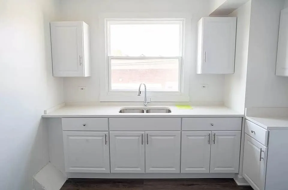 2 bed, 1000 sqft, $1,750 — Photo 2