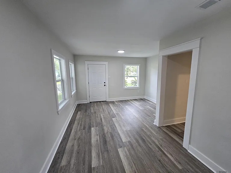 4927 Jean St — Photo 7