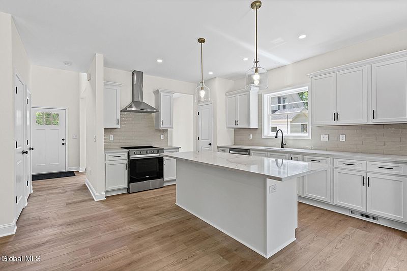 3rd image of 218 Consaul Road