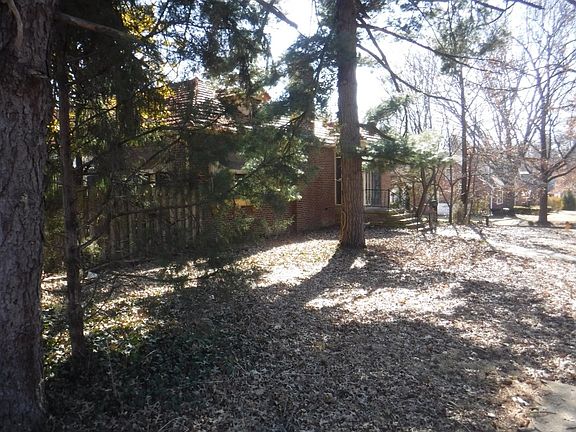 3rd image of 804 N Hills Dr