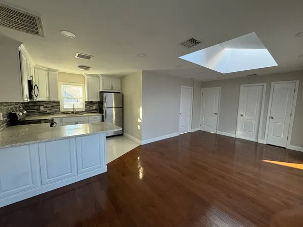 (undisclosed Address), Syosset, NY 11791