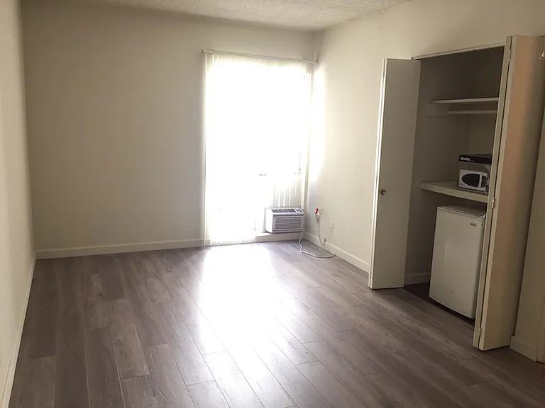 Casablanca West Apartments — Photo 5