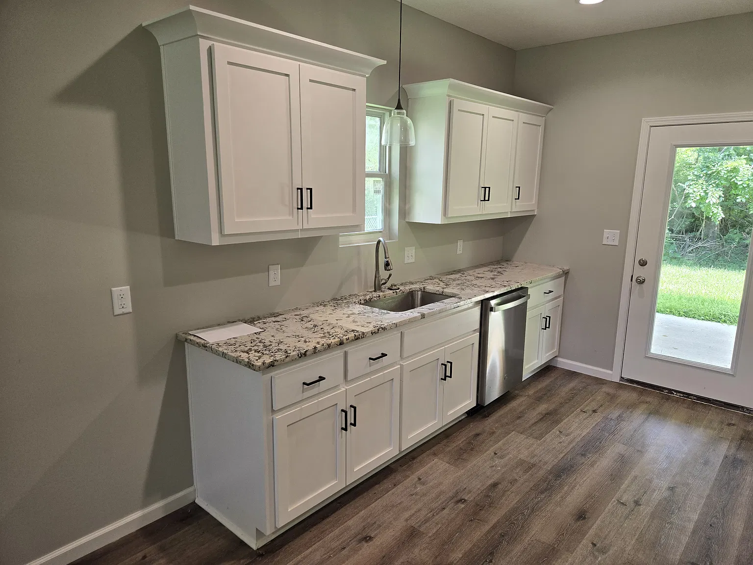 4 bed, 2000 sqft, $2,500 — Photo 2