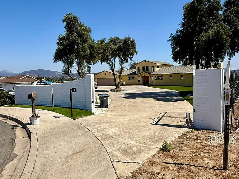 1698 Via Elisa Dr — Photo 46