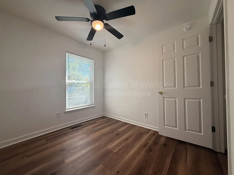 1080 E Elmwood Dr — Photo 8