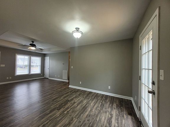 5th image of 815 Princeton Cir