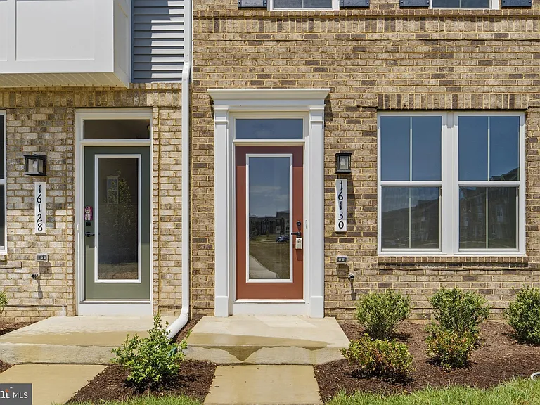 16130 Hyde Park Pl — Photo 3