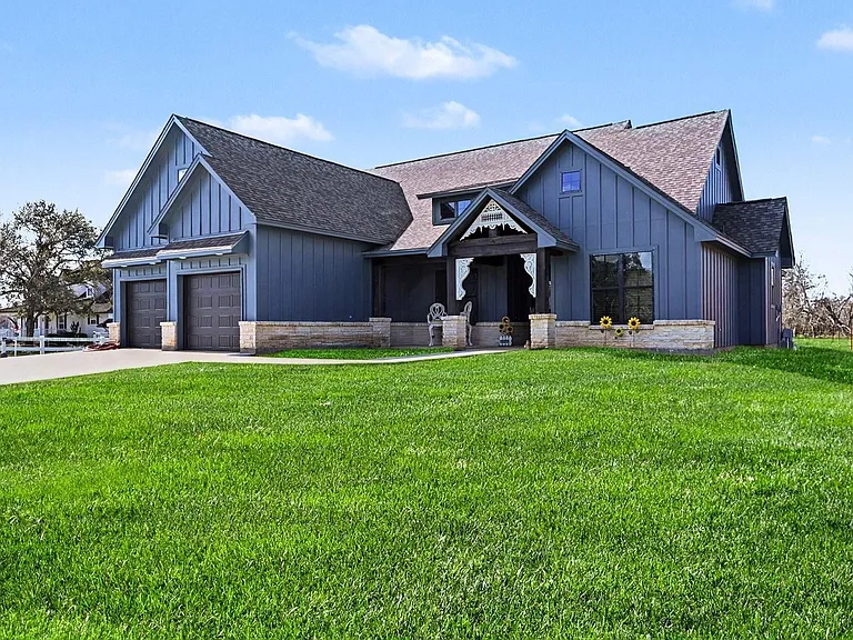 444 Mill Rd — Photo 4