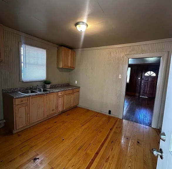 5617 Fairfields Ave — Photo 1