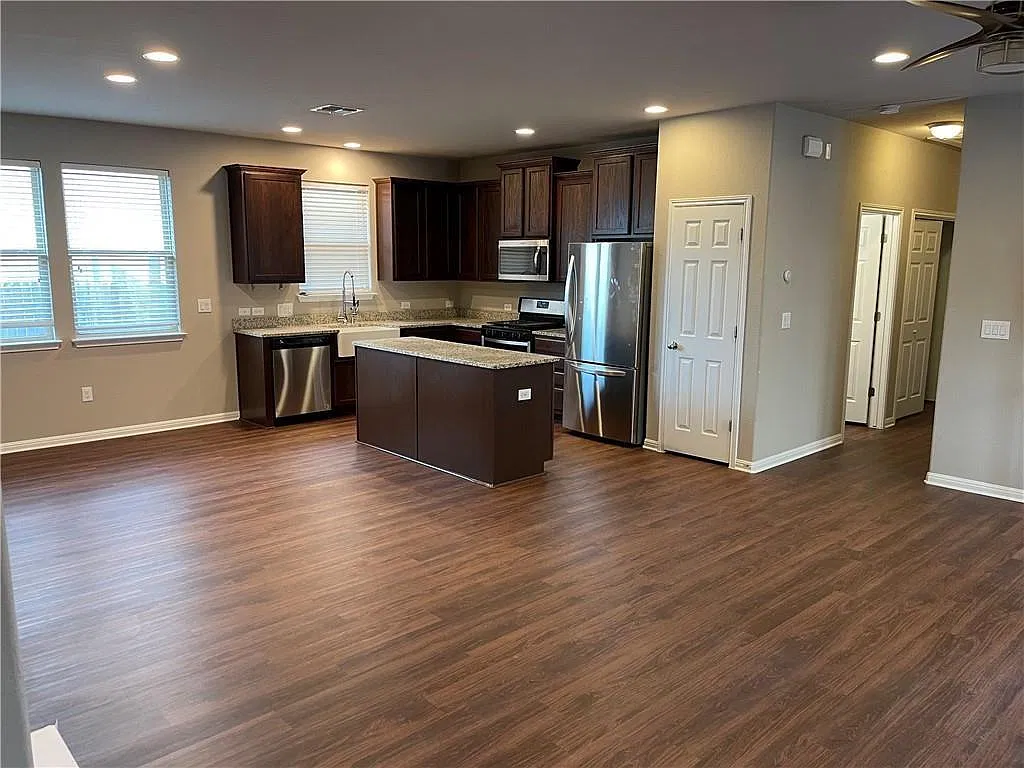 3 bed, 2.0 bath, 1312 sqft, $1,950 — Photo 1