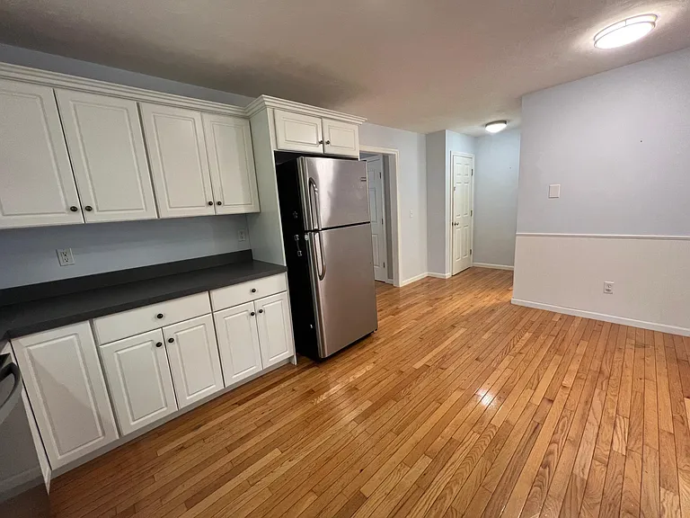 2 Grove St #B — Photo 12