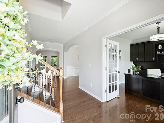 4th image of 5011 Riverdale Dr
