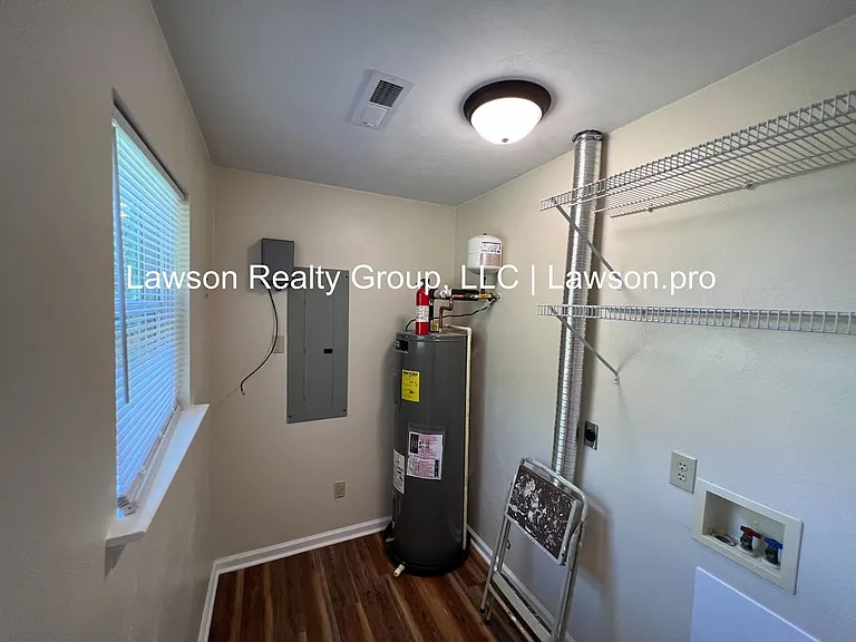 7th St 306-8 — Photo 11