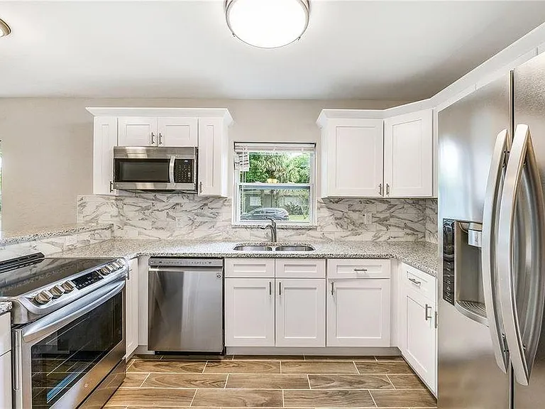 1300 Hardy Ave — Photo 1