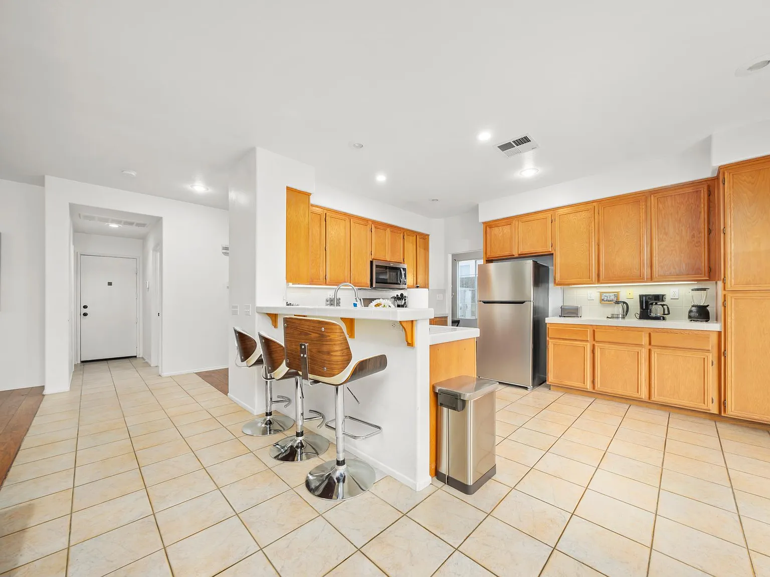 4 bed, 2.5 bath, 3096 sqft, $6,600 — Photo 3