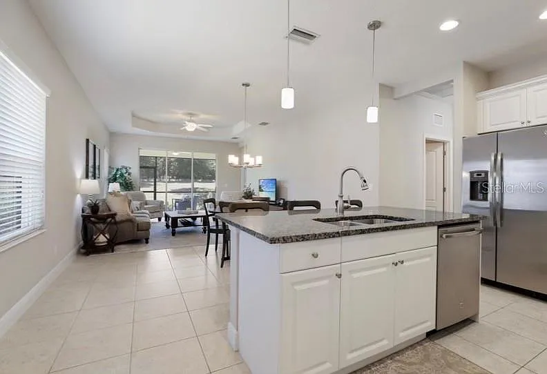 3 bed, 2.0 bath, 1688 sqft, $3,200 — Photo 4