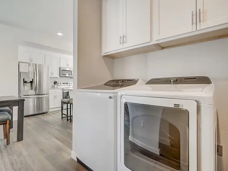 2220 E La Salle St — Photo 21