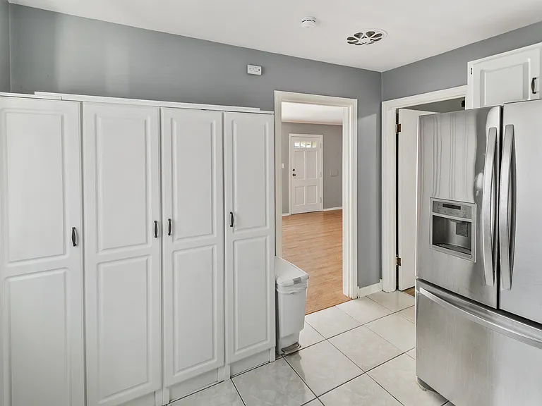 17561 Hillside Ave — Photo 4