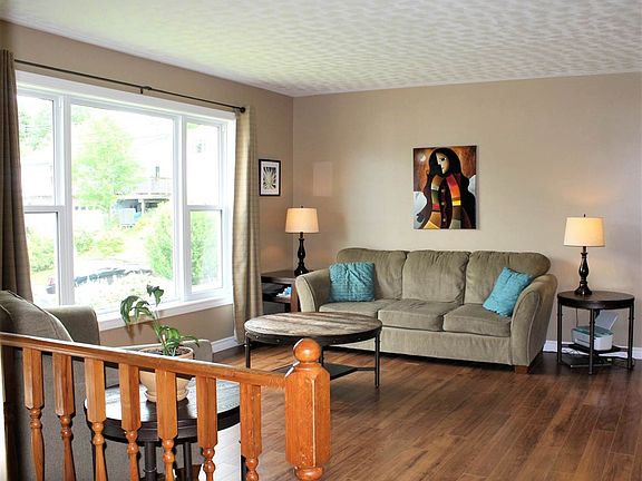 2nd image of 10 Nausett Cres