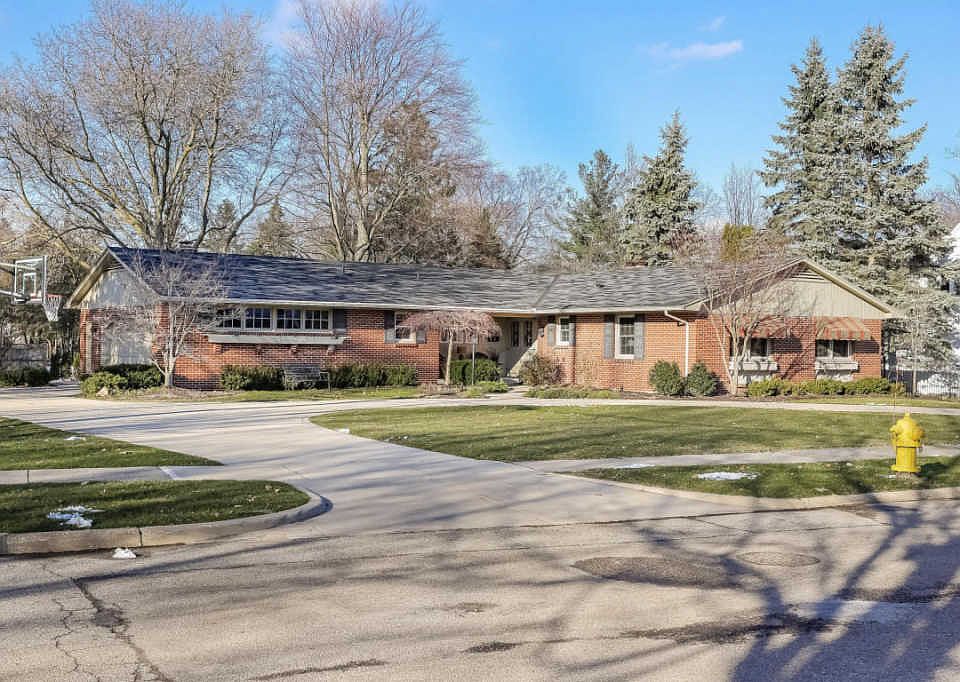 1st image of 2649 Beechwood Dr SE