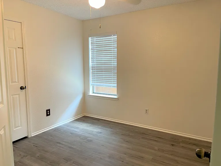 621 Phillips Dr — Photo 21