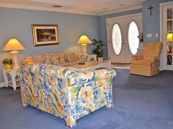 3rd image of 514 Greenway Dr