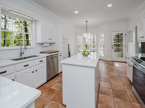 2nd image of 1589 Southpointe Dr