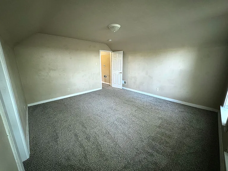 337 N Ellis St — Photo 31