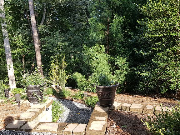 English walkway to side yard