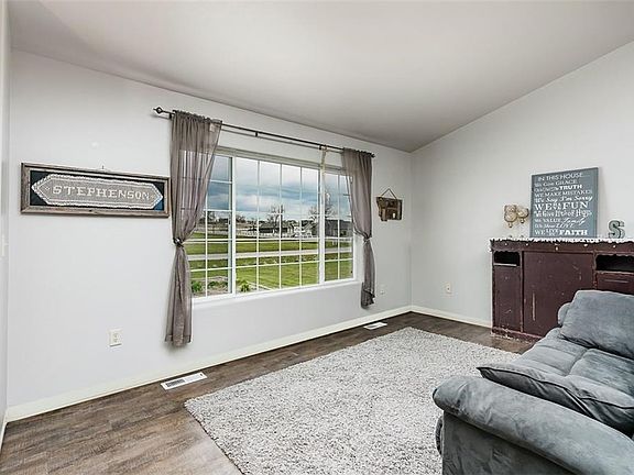 3rd image of 8020 Canyon Dr