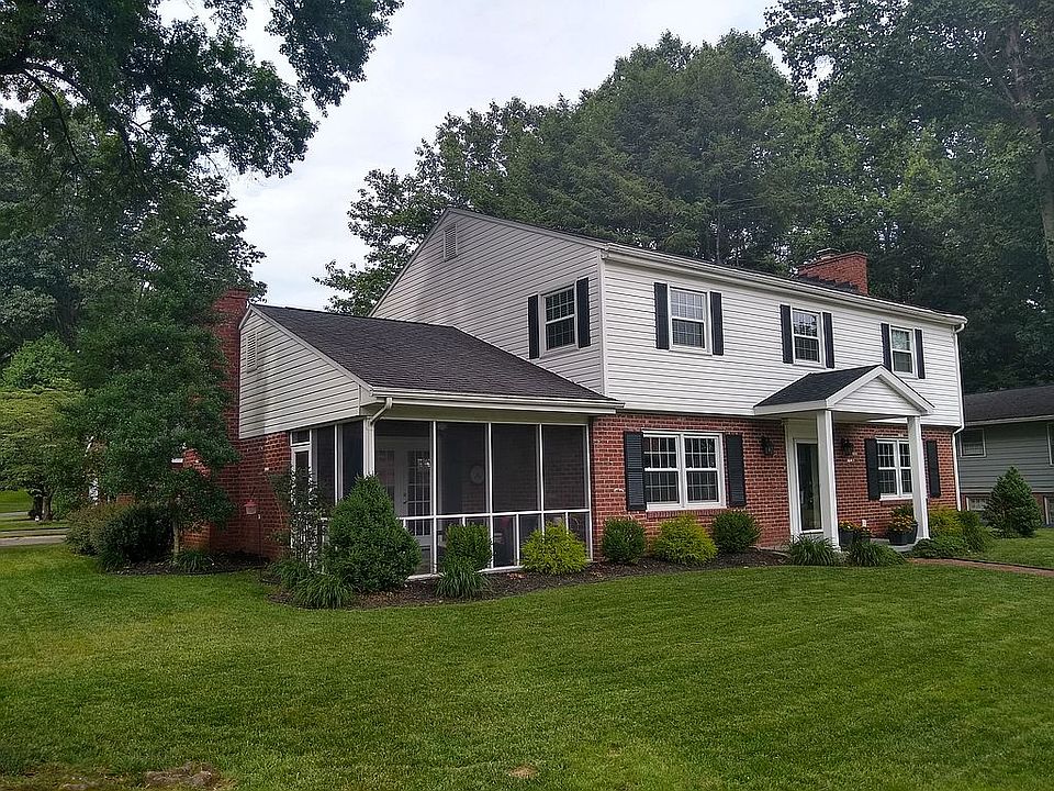 1st image of 22 Willowbrook Dr