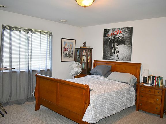 3rd image of 390 Blackberry Ln