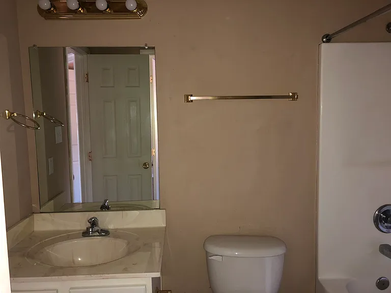 1138 Saint Andrews Ln — Photo 7