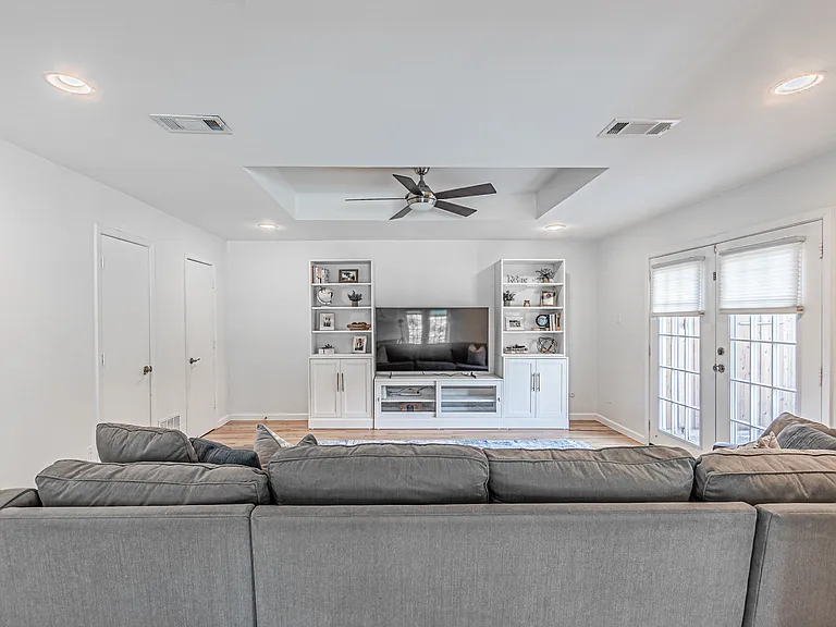 6935 Kingshollow Dr — Photo 7