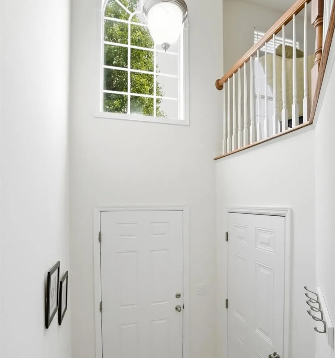 3 bed, 2.5 bath, 1924 sqft, $2,700 — Photo 4