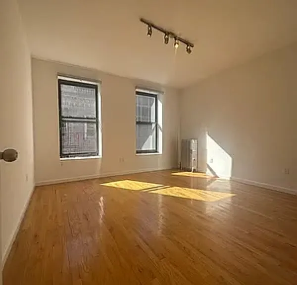 315 W 54th St #15 — Photo 12