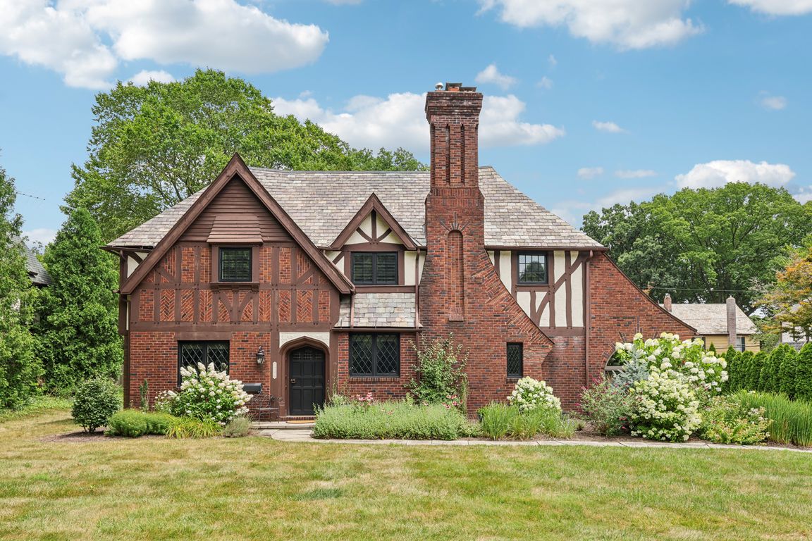 Delaware Ave-S2607-001.jpg