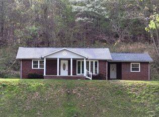13 Mayfair Ln, Charleston, WV 25311