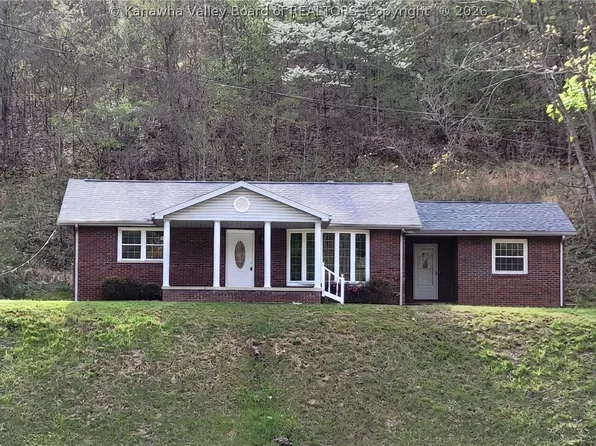 13 Mayfair Ln, Charleston, WV 25311