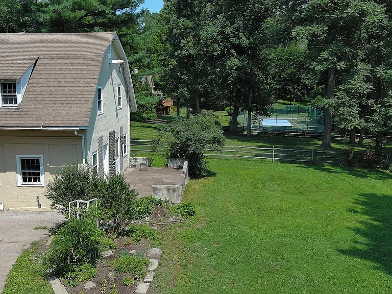 504 Harriton Rd — Photo 8