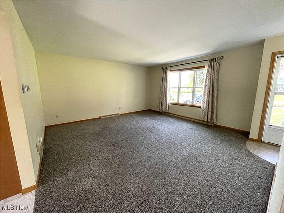 4th image of 215 Stebbins Dr