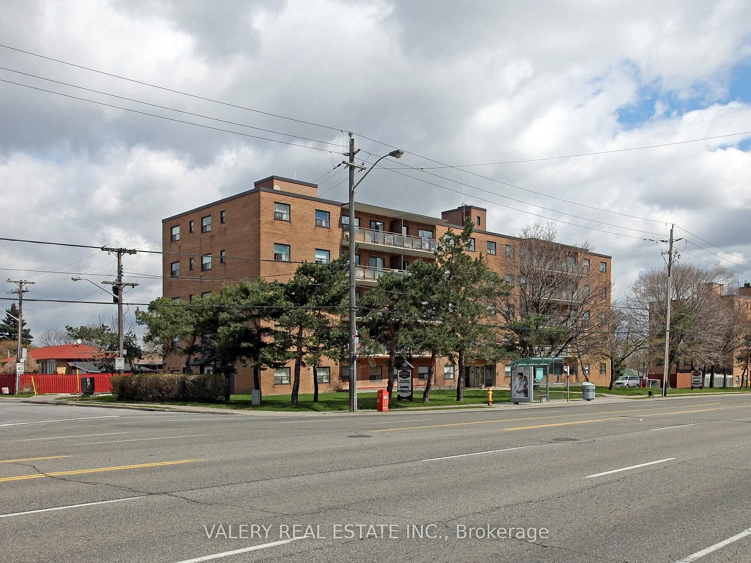 3 bed, $2,195 — Photo 1