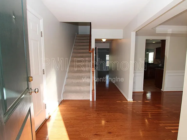 637 Abbey Village Cir — Photo 2