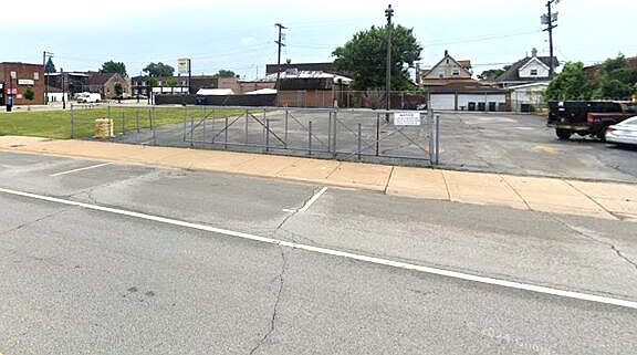 4th image of 3701-13 Euclid Ave