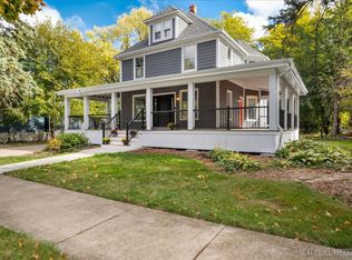328 S 7th St, St Charles, IL 60174