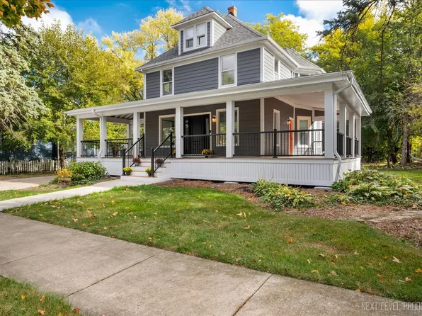 328 S 7th St, St Charles, IL 60174