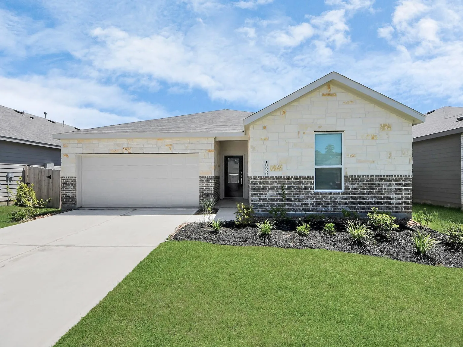 3 bed, 2.0 bath, 1570 sqft, $1,900 — Photo 1